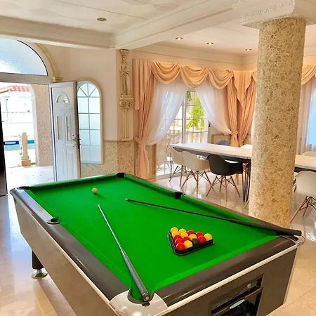 6br - Heated Pool & Hot Tub Villa Agia Napa