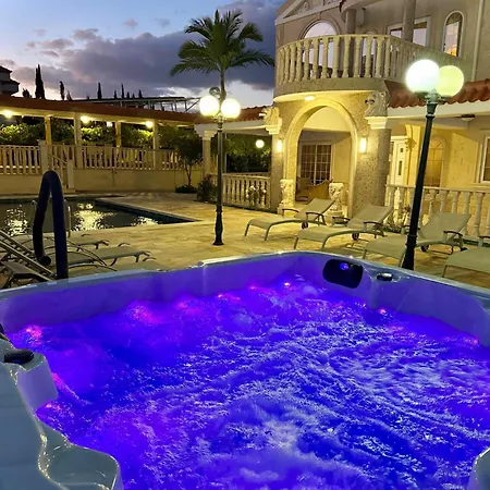Villa 6br - Heated Pool & Hot Tub Agia Napa
